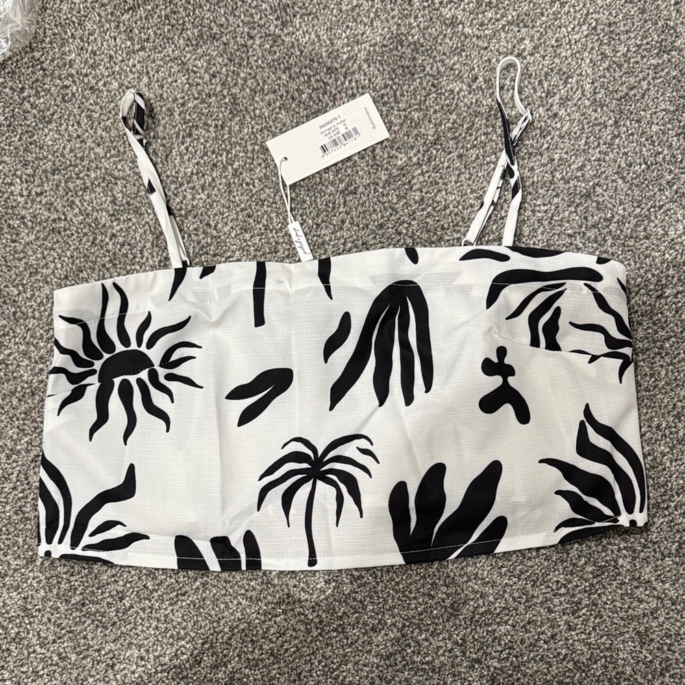 Black and White Patterned Women's Crop Top